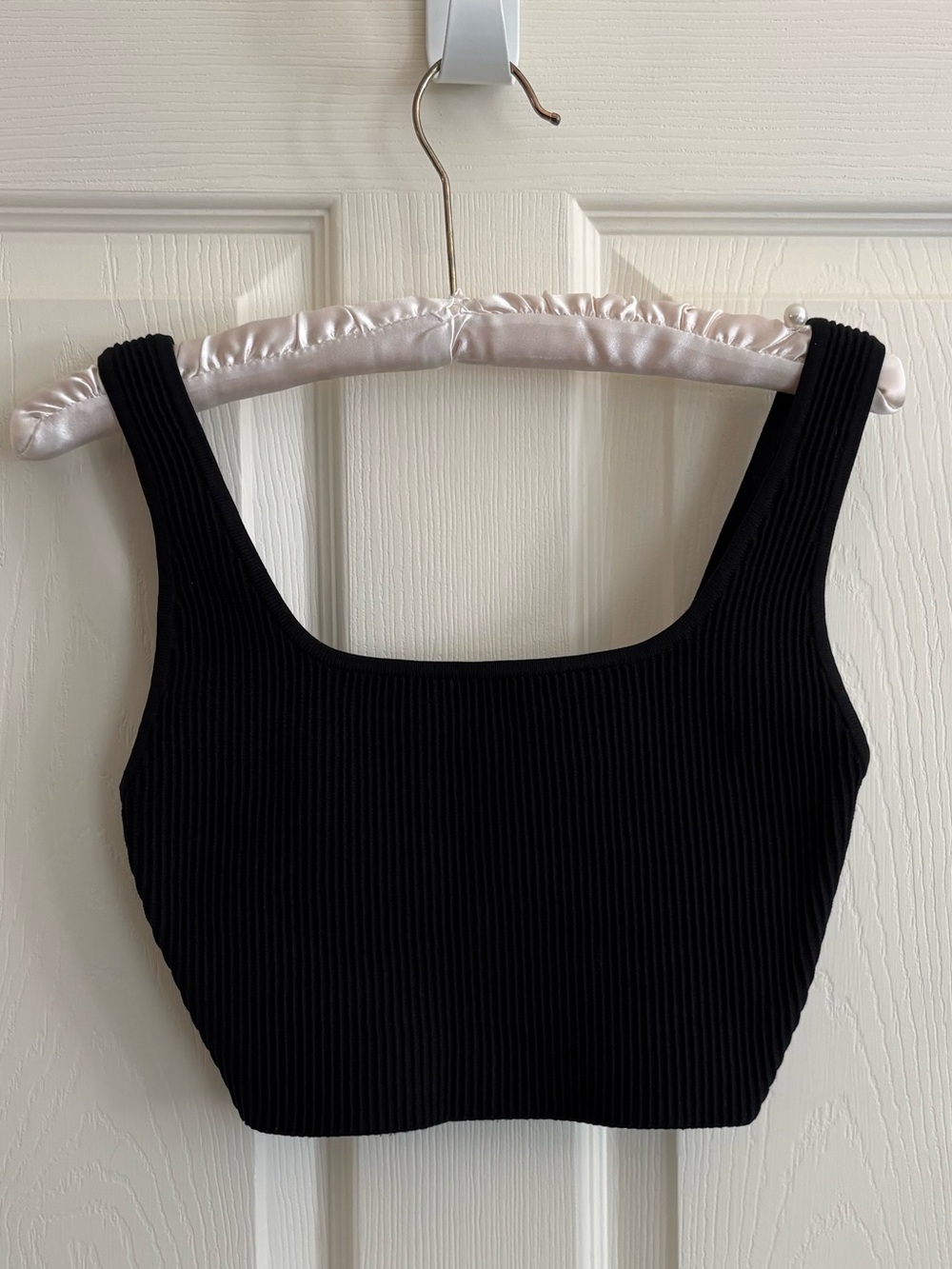 Aritzia Babaton Cropped Sculpt Tank in Black